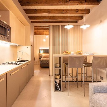 Dreamy Apartment Tre Corone Old Town Desenzano del Garda Exteriör bild