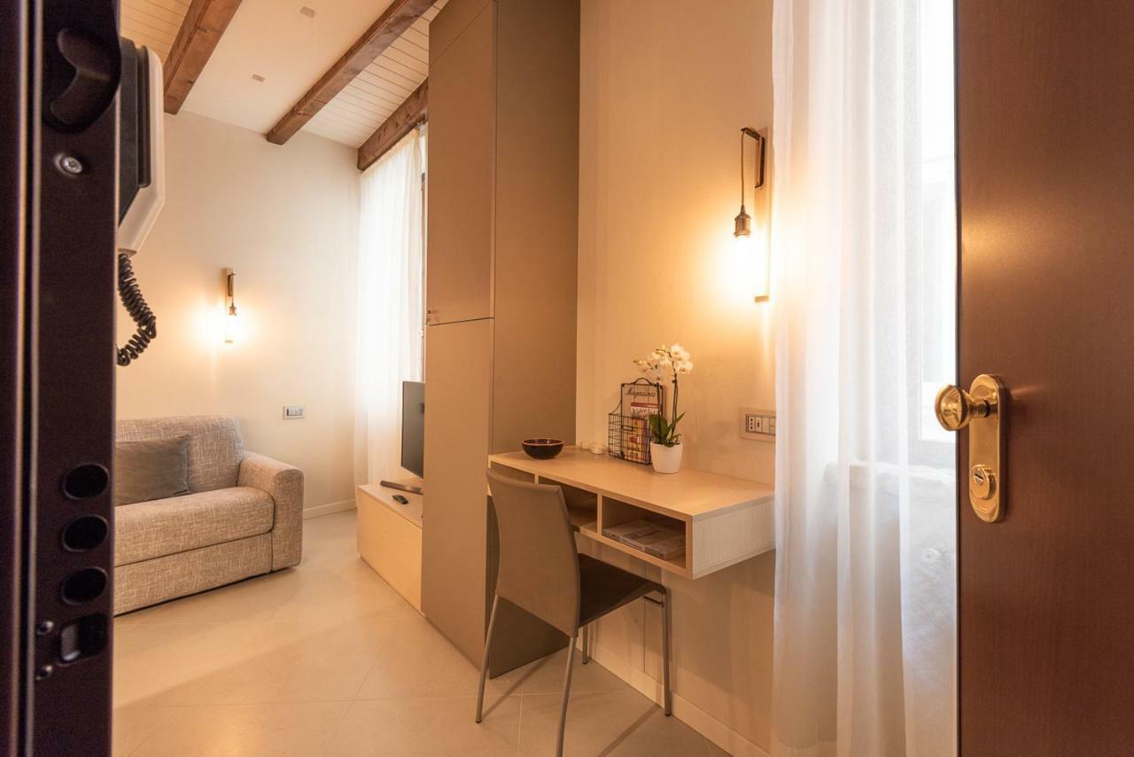 Dreamy Apartment Tre Corone Old Town Desenzano del Garda Exteriör bild