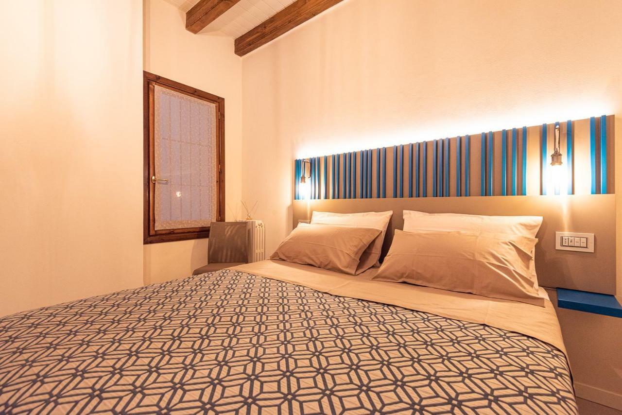 Dreamy Apartment Tre Corone Old Town Desenzano del Garda Exteriör bild