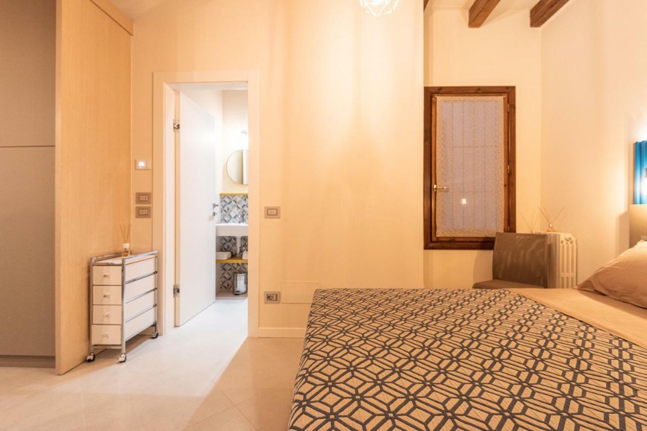 Dreamy Apartment Tre Corone Old Town Desenzano del Garda Exteriör bild