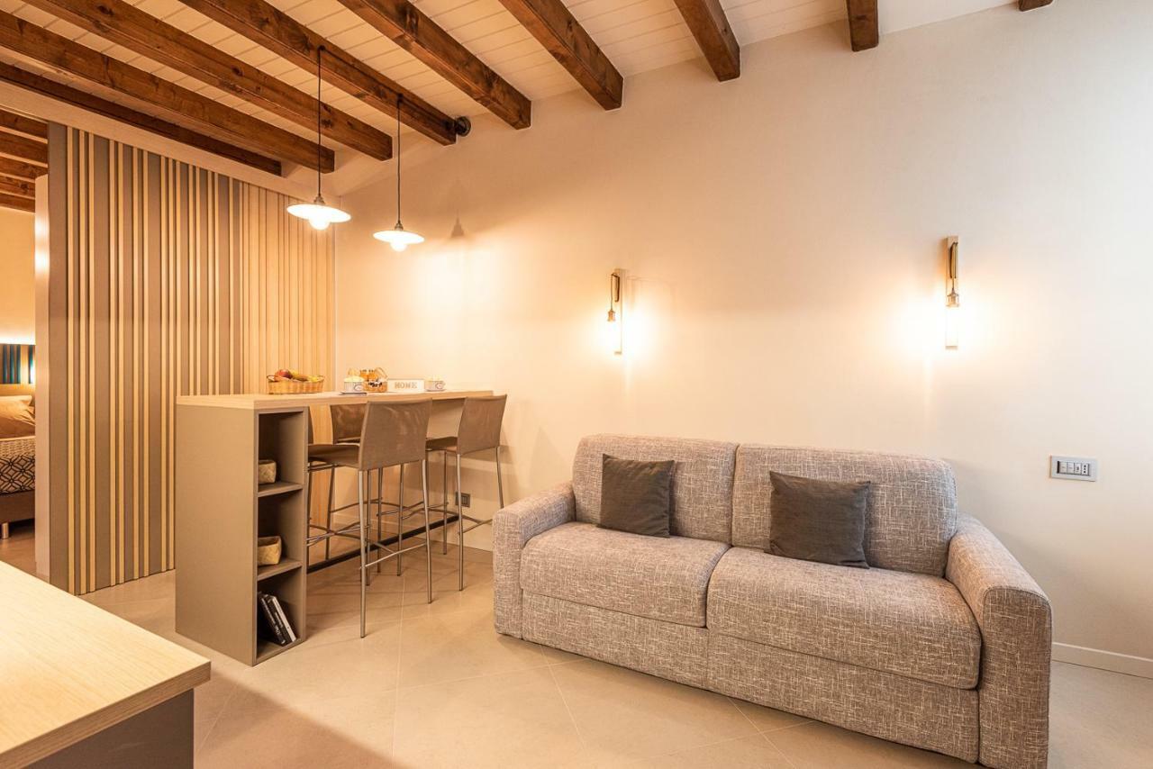 Dreamy Apartment Tre Corone Old Town Desenzano del Garda Exteriör bild